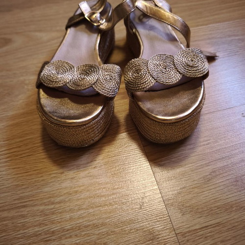 Flatforms Seven rose gold like new