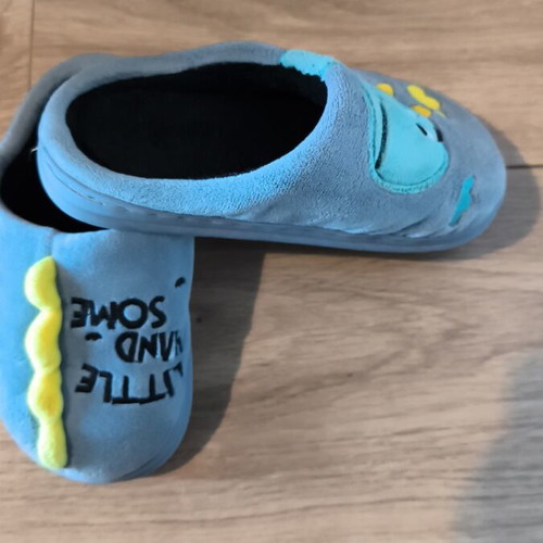 Children's slippers size 28-29 with dinosaur design like new