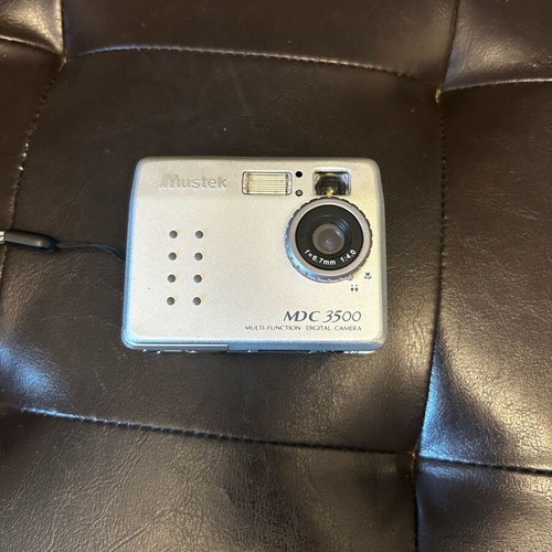 Mustek MDC 3500 digital camera like new