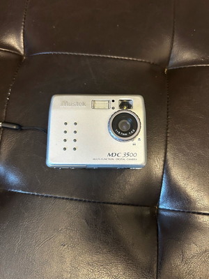 Mustek MDC 3500 digital camera like new
