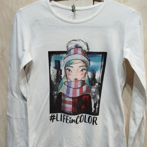 United Colors of Benetton White Long Sleeved T-Shirt Like New, Size 146-152 cm