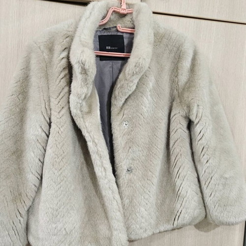 BSB fur size 40 like new, beige