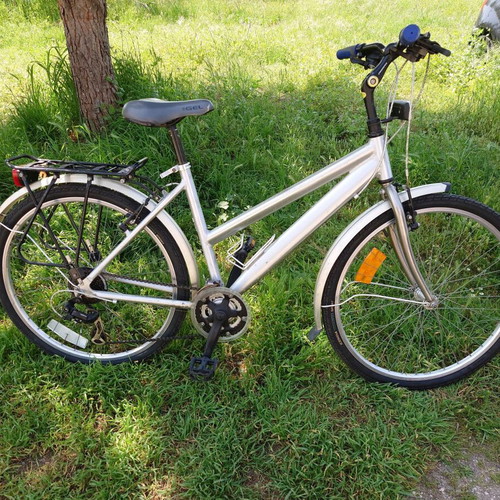 Unisex 26" Aluminum City Bicycle like new, silver
