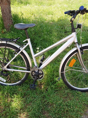 Unisex 26" Aluminum City Bicycle like new, silver
