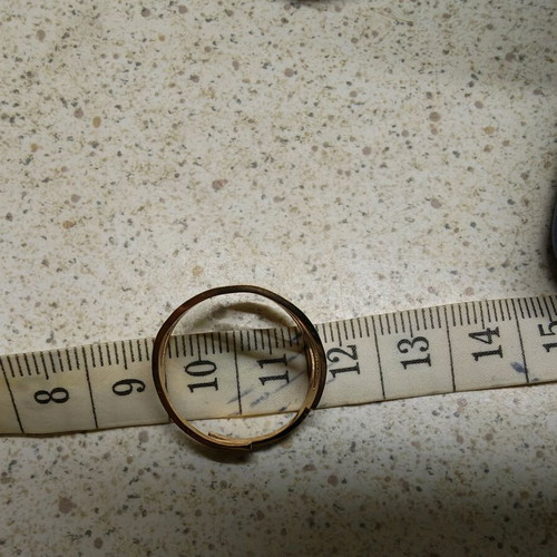 Gold-plated steel ring used with geometric shapes