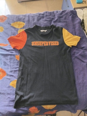 Clockhouse unisex t-shirt μεταχειρισμένο, μέγεθος M, μαύρο με πορτοκαλί και κίτρινα μανίκια