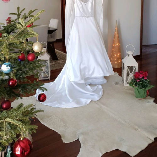 Demetrios 2024 wedding dress A-line with train and strass belt, like new