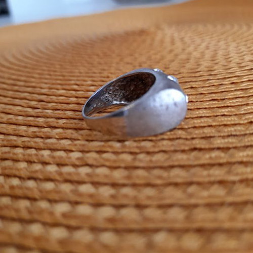 Silver 925 ring with zircons like new, size 9