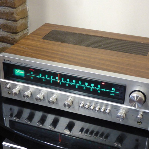 Ραδιοενισχυτής Sanyo DCX-4000K μεταχειρισμένος με ξύλινο πλαίσιο