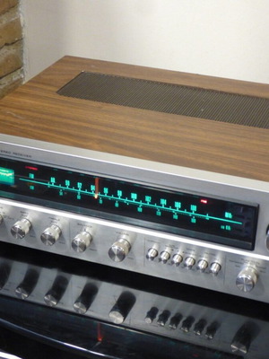 Ραδιοενισχυτής Sanyo DCX-4000K μεταχειρισμένος με ξύλινο πλαίσιο
