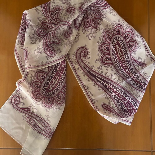 Scarf with paisley pattern like new, white and purple