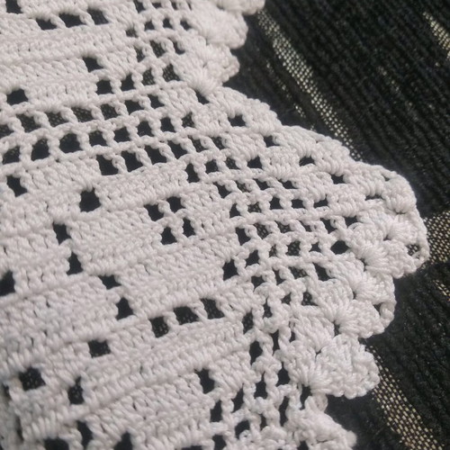 Knitted tablecloth like new 90x90