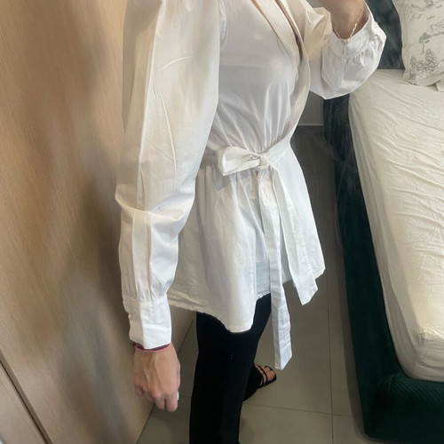 Lynne white wrap shirt like new, size M