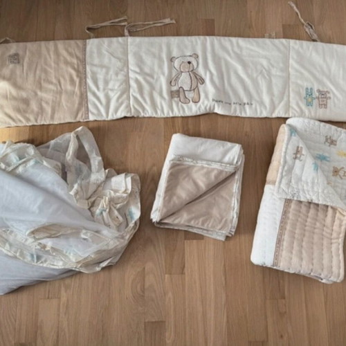 Mothercare baby crib bedding set like new, 4 pieces