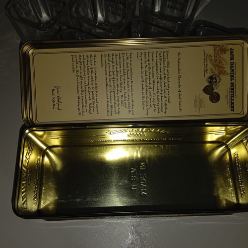 Jack Daniel's collectible set with 6 whiskey glasses and metal box new