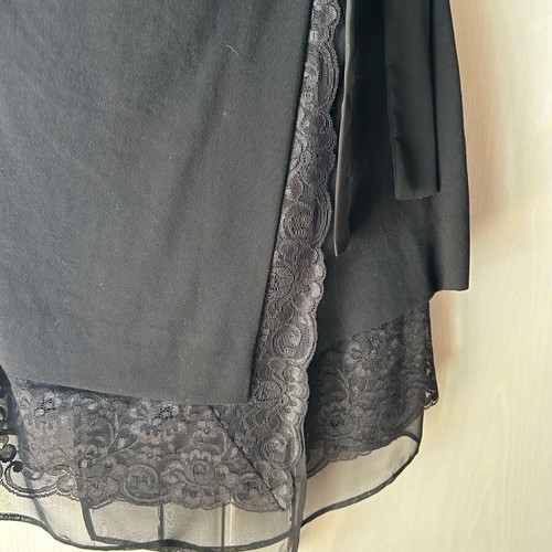 Tagier de Pies suit like new, black, lace fabric