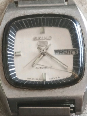 Γυναικείο ρολόι χειρός Seiko μεταχειρισμένο, ασημί με γρατσουνιές στο τζάμι