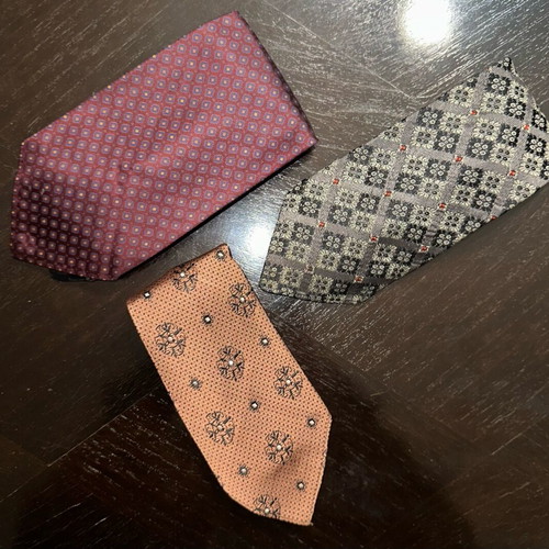 Set of 3 Vintage Men's Ties like new with Classic Patterns