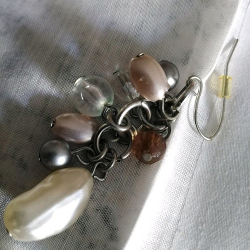 Necklace with earrings used in nude shades