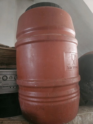 Large containers like new, large quantity
