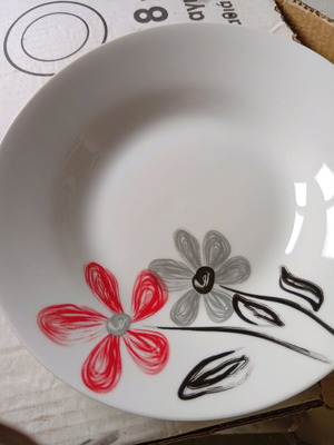 Dinnerware set new 18 pieces with 6 deep, 6 side, and 6 fruit plates