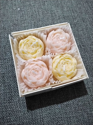 Flower-shaped candles set new