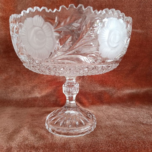 Vintage crystal fruit bowl handmade with base from Germany like new