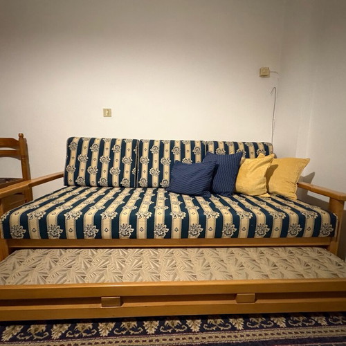 Sofa bed set and 2 armchairs like new