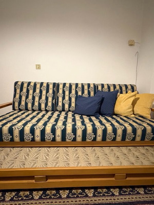 Sofa bed set and 2 armchairs like new