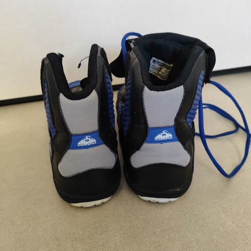 Olympus men's wrestling shoes used, size 46, black and blue, missing lace
