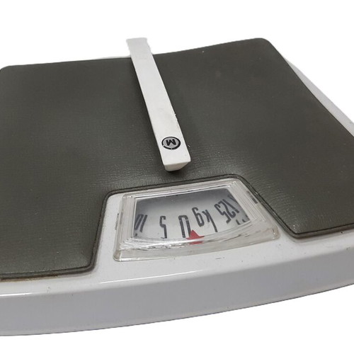 Vintage mechanical scale used, 125 kg capacity, large platform, analog display