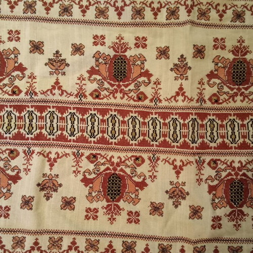 Hand-embroidered table runner, 79x37 cm