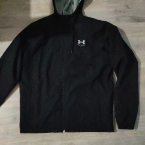 Under Armour hoodie like new, black, size M