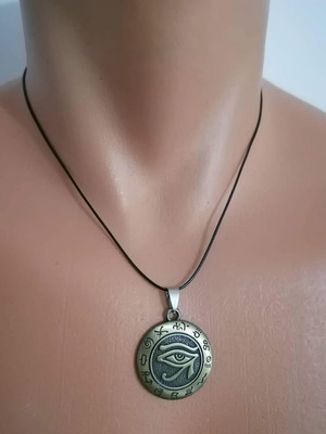 Unisex ρυθμιζόμενο μαύρο κολιέ με μάτι του Ra και μενταγιόν από κράμα και ατσάλι