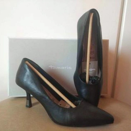 Tamaris leather pumps size 37 black like new with low heel
