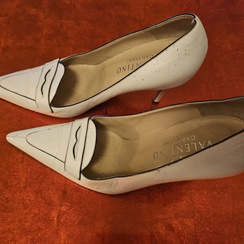 Valentino Garavani pumps like new, white leather, size 39