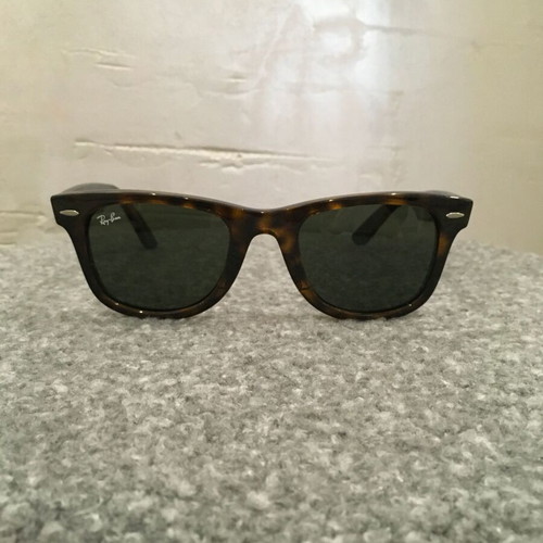 Ray-Ban Wayfarer sunglasses like new, unisex, tortoise shell frame