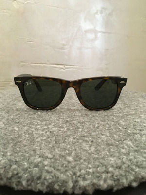 Ray-Ban Wayfarer sunglasses like new, unisex, tortoise shell frame