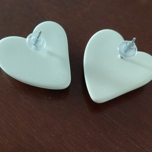 Heart earrings new, off-white color