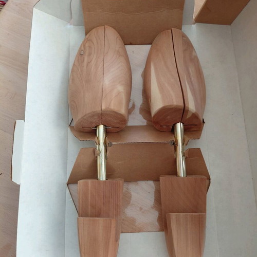Adjustable Shoe Trees made of Aromatic Cedar Wood new