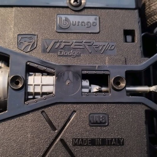Metal static model Viper 1/18 by Burago like new