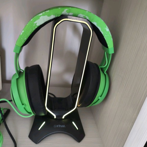 Trust GXT 265 Cintar RGB Premium headphone stand black like new