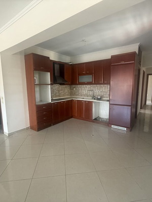 Kitchen cabinets used, complete set 2.70m x 2.30m with oven and microwave space