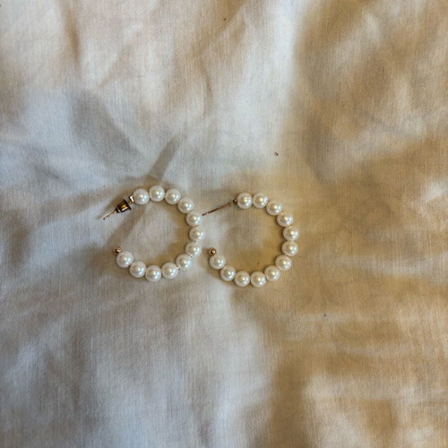 Pearl hoop earrings like new