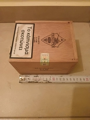 Cigar Box like new, empty