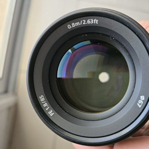 Sony FE 85mm f/1.8 lens like new
