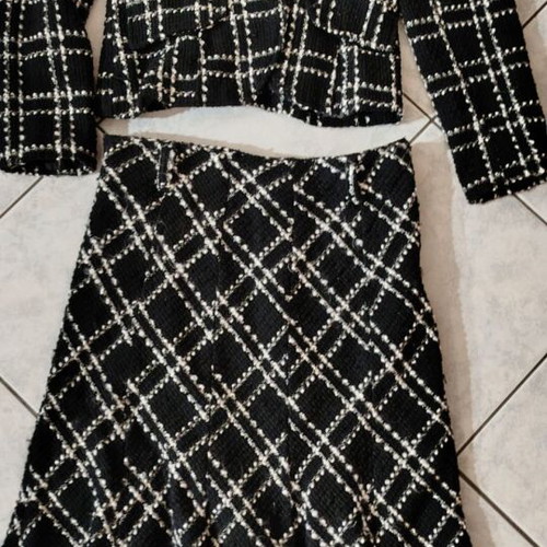 Bouclé black and white skirt and jacket set size L like new