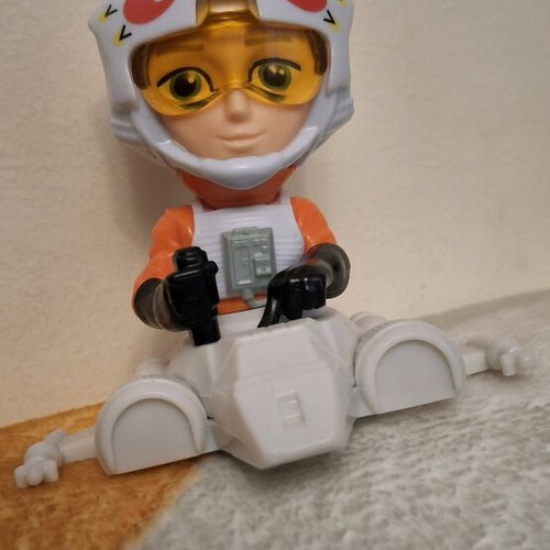 Star Wars Luke Skywalker collectible figure Kinder Surprise Maxi 2026 like new