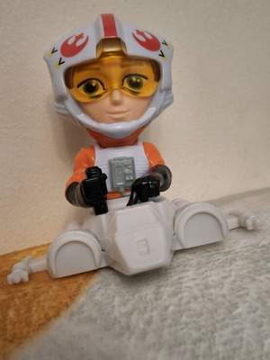 Star Wars Luke Skywalker collectible figure Kinder Surprise Maxi 2026 like new