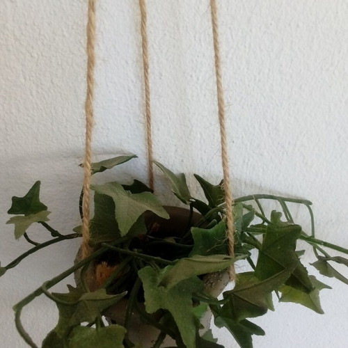 Flower pots with plastic plant like new, set of 2, gray with rope